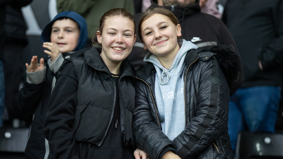 Plymouth (H) fan gallery 23-24