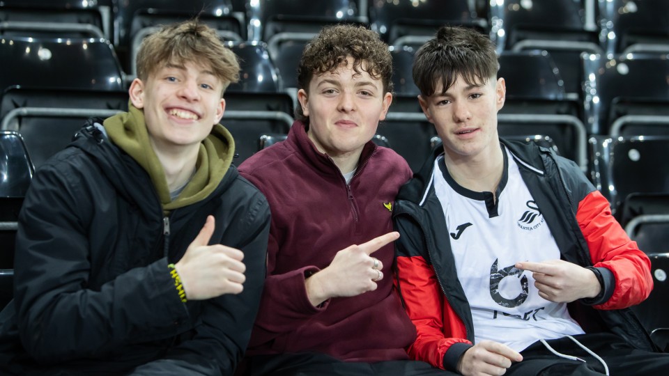 Leeds (H) fan gallery 23-24