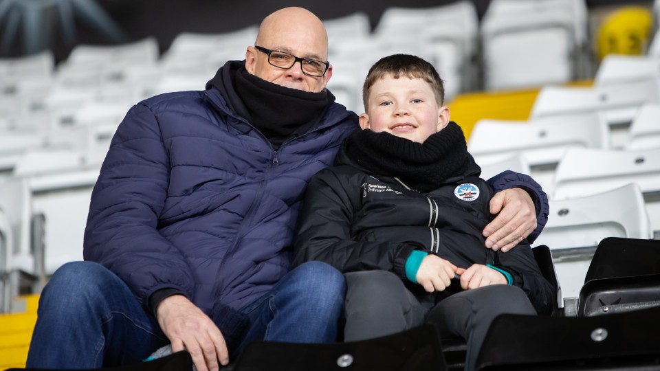Leeds (H) fan gallery 23-24