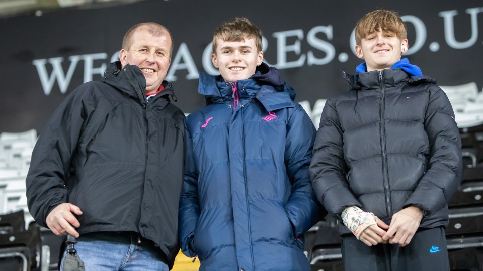 Leeds (H) fan gallery 23-24