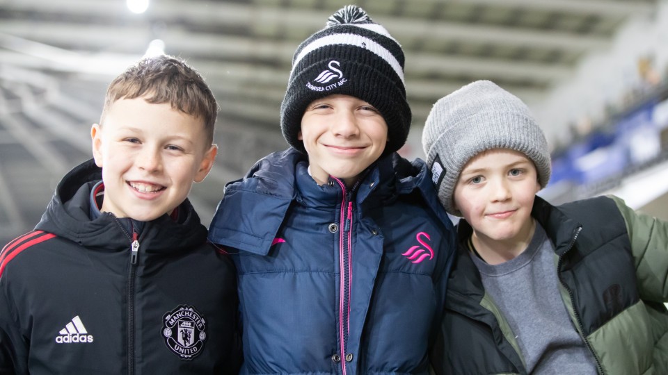 Leeds (H) fan gallery 23-24