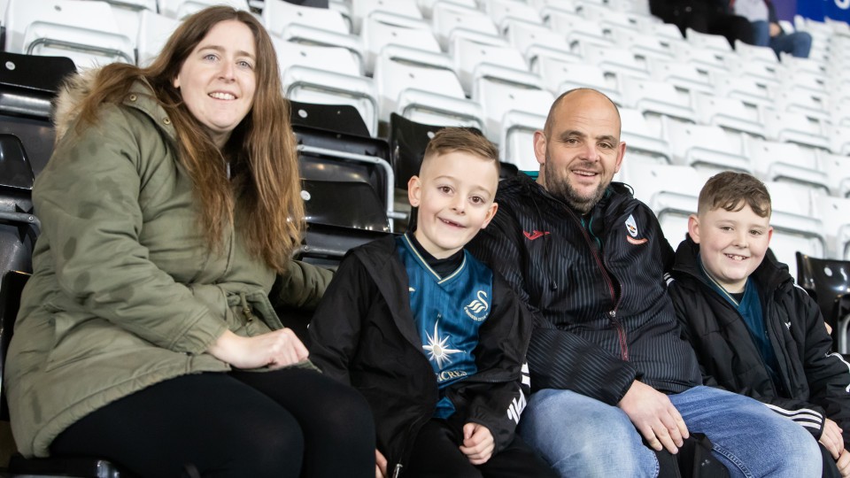 Leeds (H) fan gallery 23-24