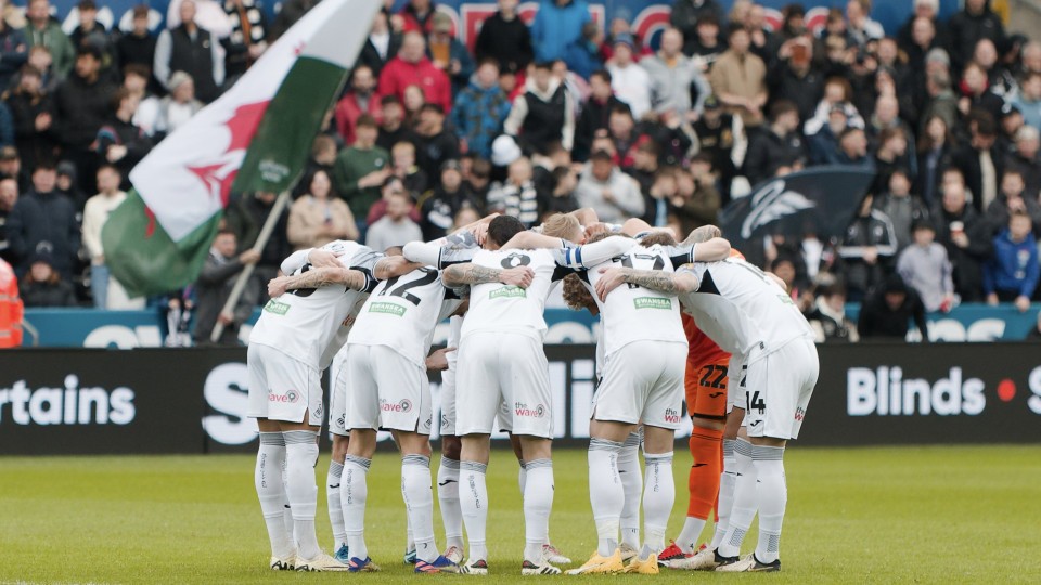 Team huddle before Cardiff City