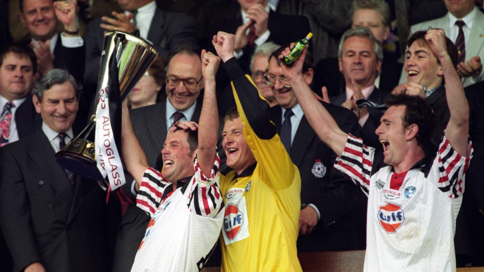 John Cornforth lifts the Autoglass Trophy