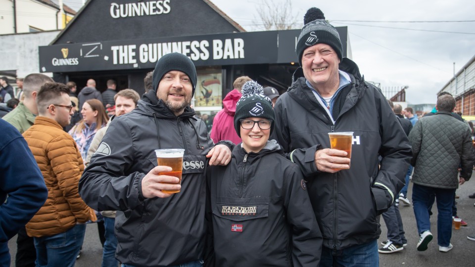 Fan gallery | Bristol City (A) 23-24