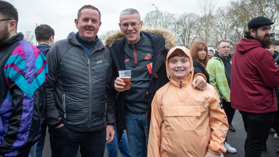 Fan gallery | Bristol City (A) 23-24