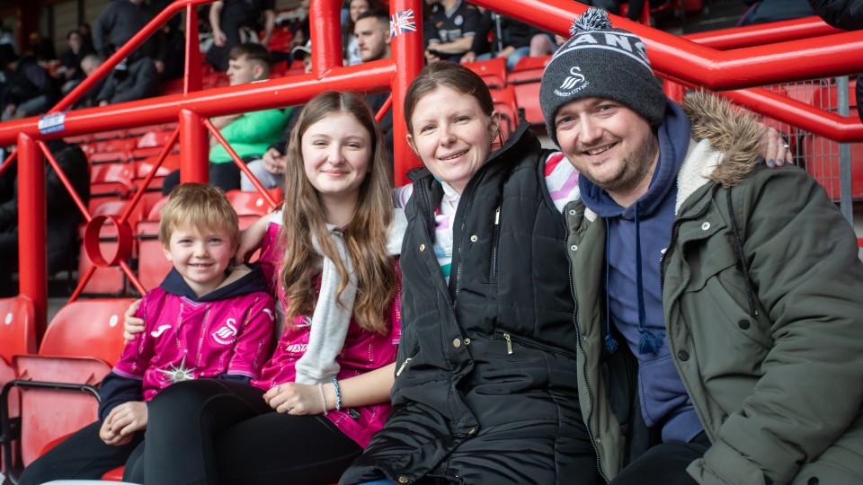 Fan gallery | Bristol City (A) 23-24