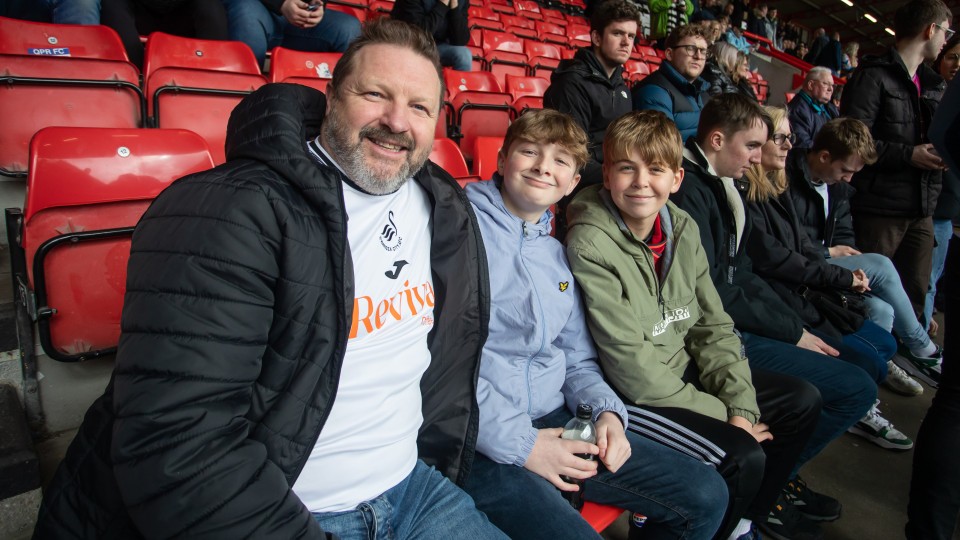 Fan gallery | Bristol City (A) 23-24