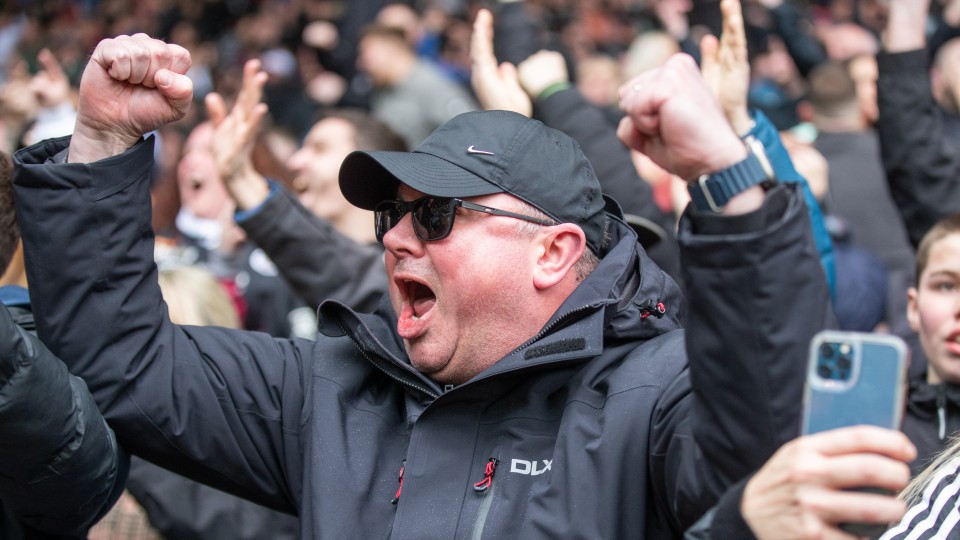 Cardiff (H) fan gallery 23-24