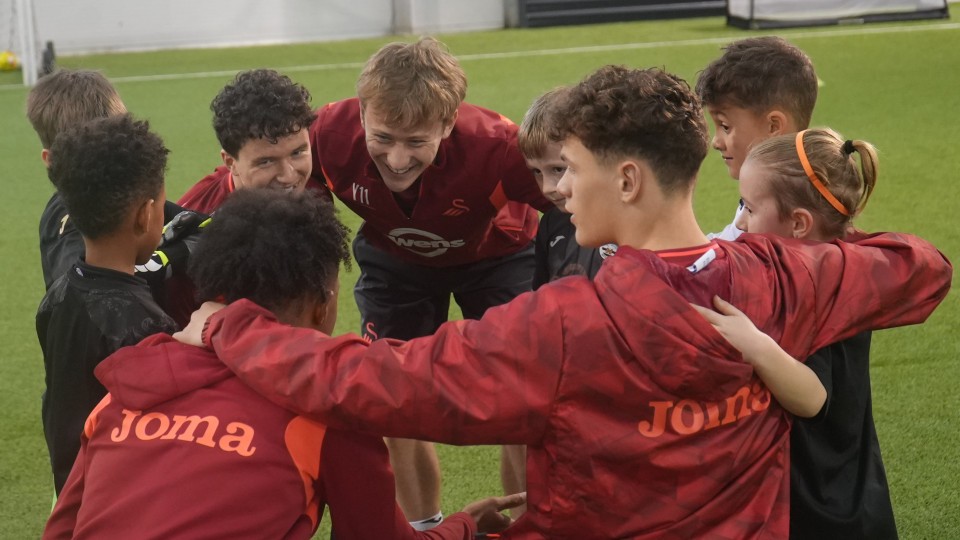 U18s team huddle