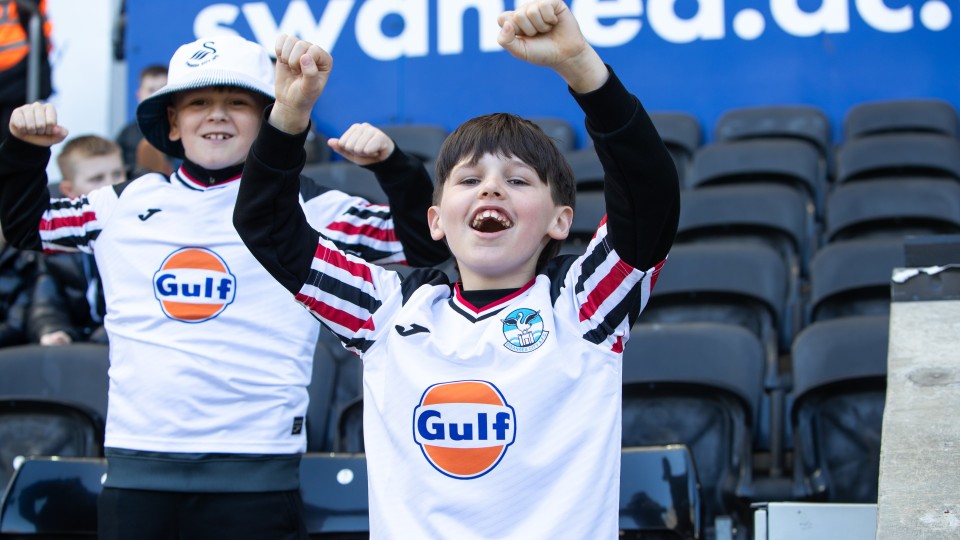 Fan gallery | QPR (H) 23-24