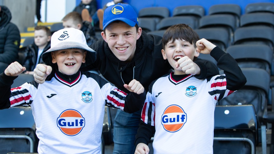 Fan gallery | QPR (H) 23-24