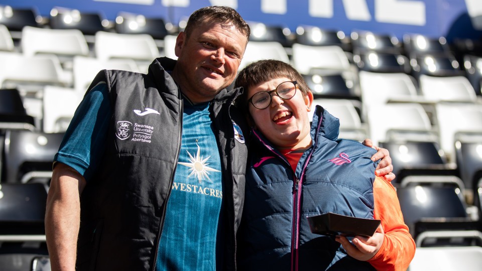 Fan gallery | QPR (H) 23-24