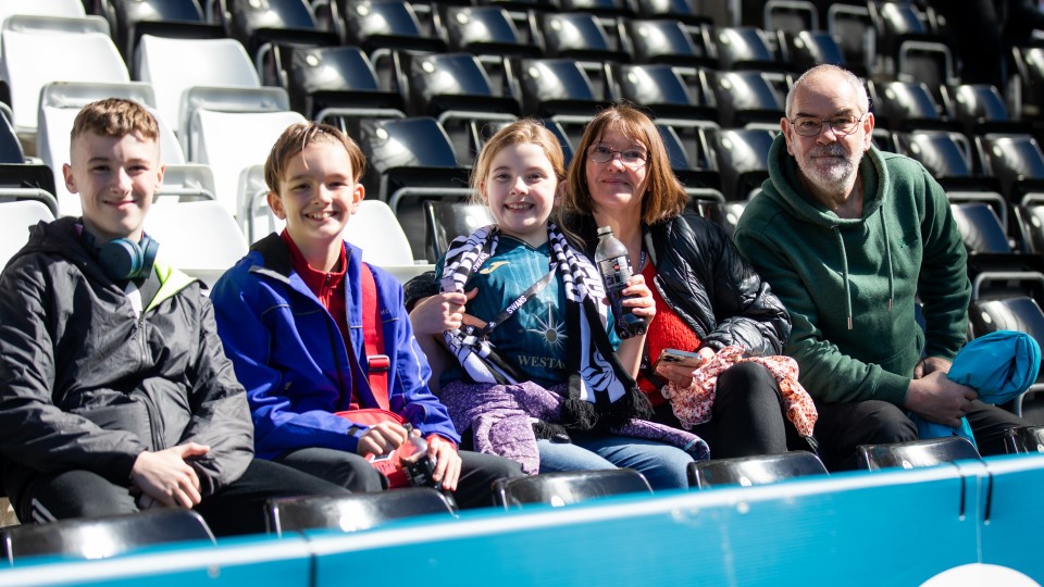 Fan gallery | QPR (H) 23-24