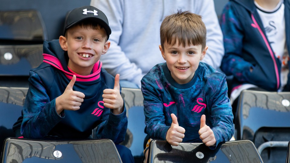 Fan gallery | QPR (H) 23-24