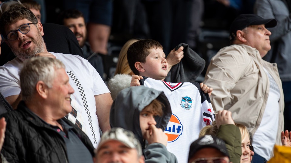 Fan gallery | QPR (H) 23-24