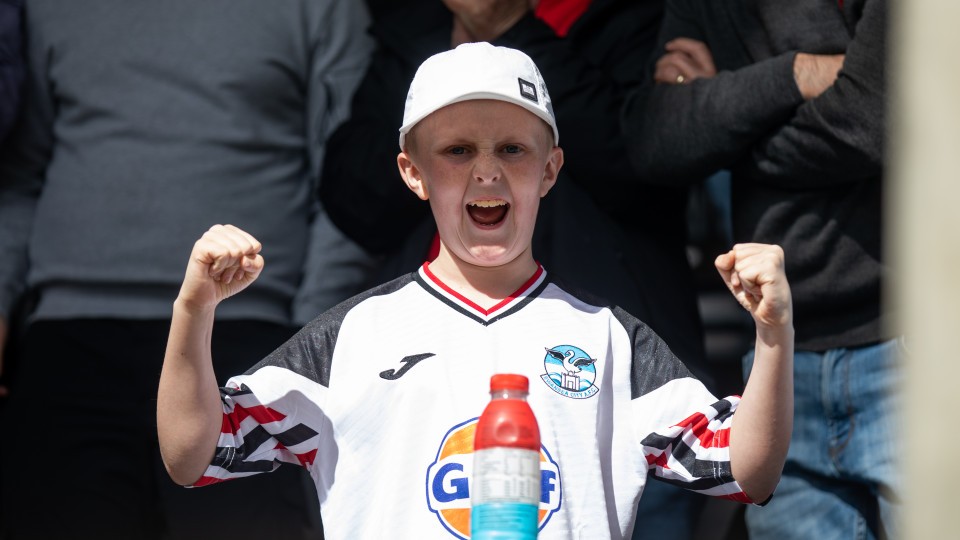 Fan gallery | QPR (H) 23-24