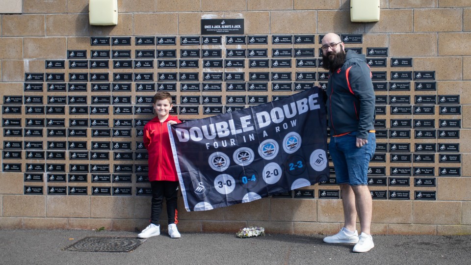 Fan gallery | QPR (H) 23-24