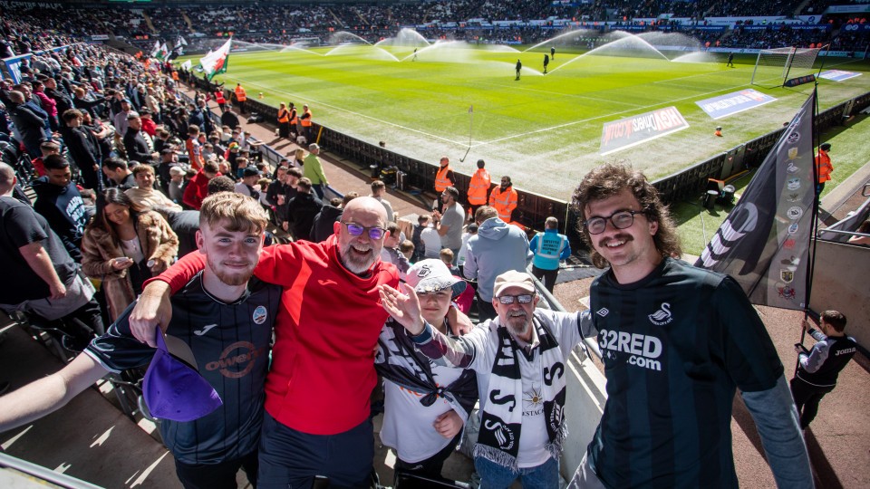 Fan gallery | QPR (H) 23-24