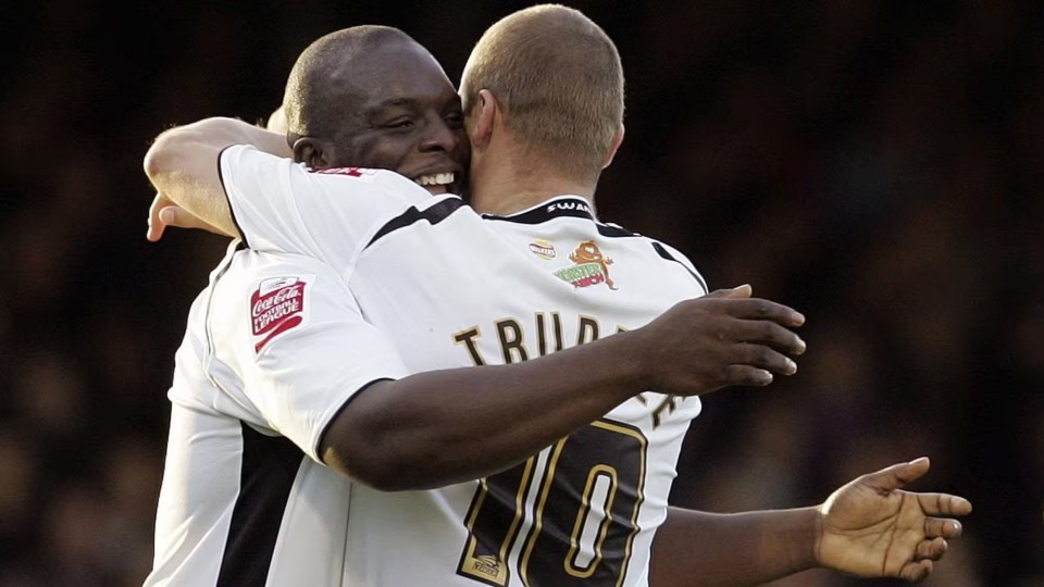 Adebayo Akinfenwa vs Tranmere 2005
