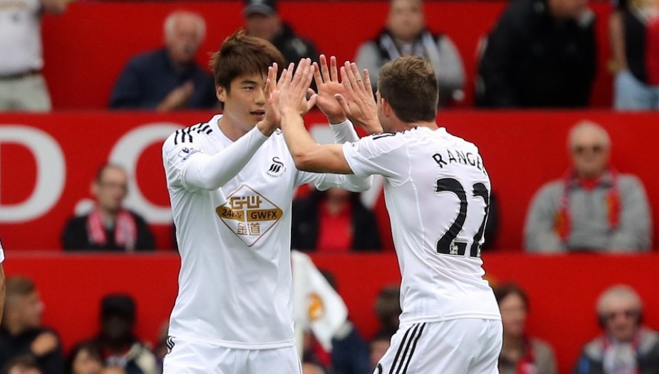 Ki Sung-Yueng vs Manchester United 2014