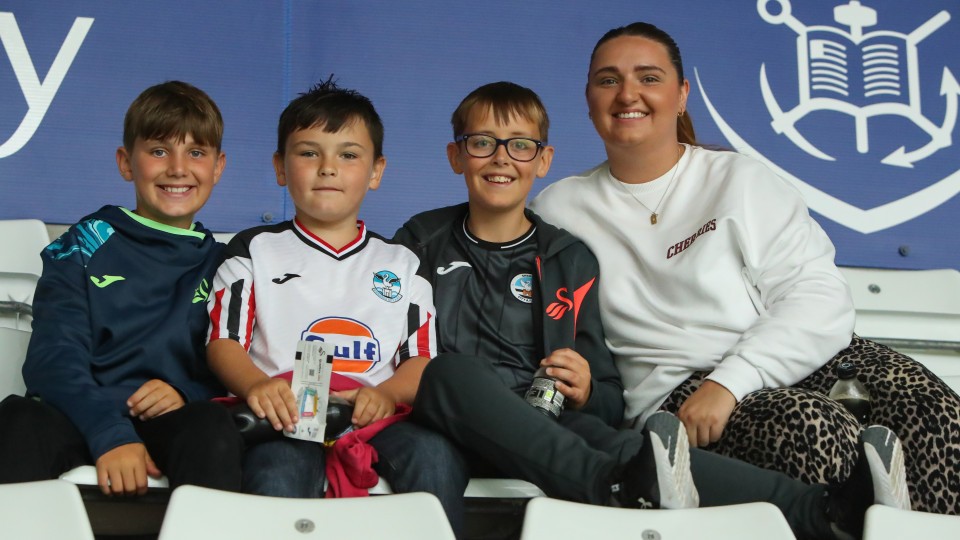 Fan gallery - Swans v Gillingham 17