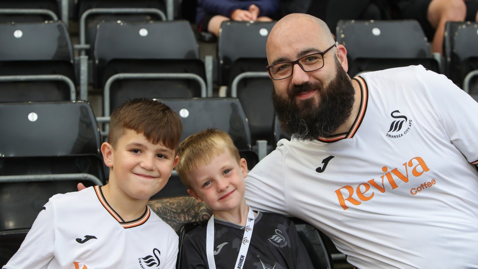 Fan gallery - Swans v Gillingham 23