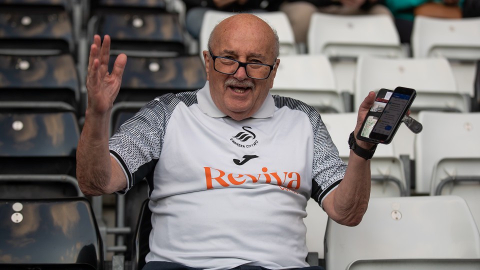 Swans v Wycombe Fan Gallery 25