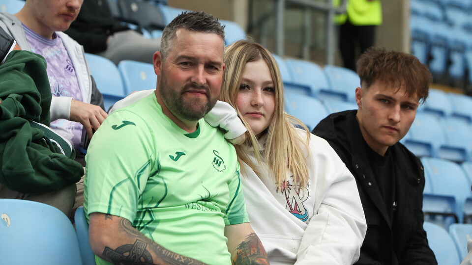 Fan Gallery | Coventry v Swans