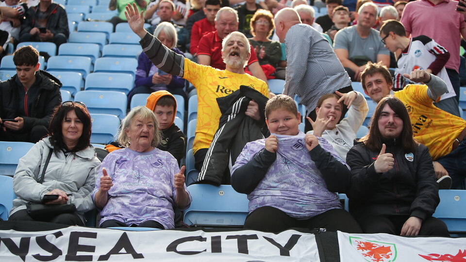 Fan Gallery | Coventry v Swans