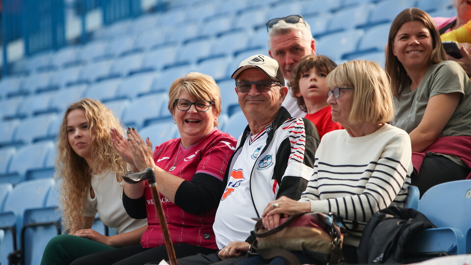 Fan Gallery | Coventry v Swans
