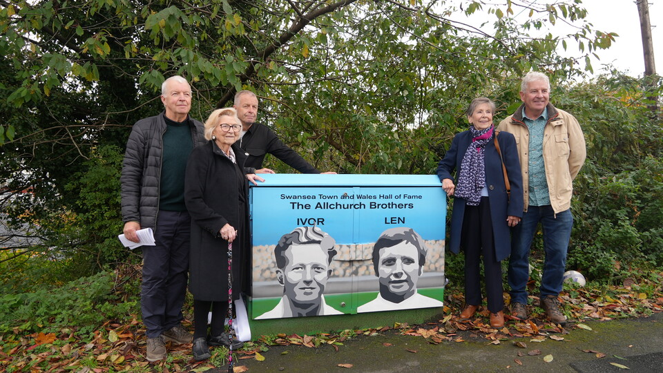 Ivor and Len Allchurch unveiling