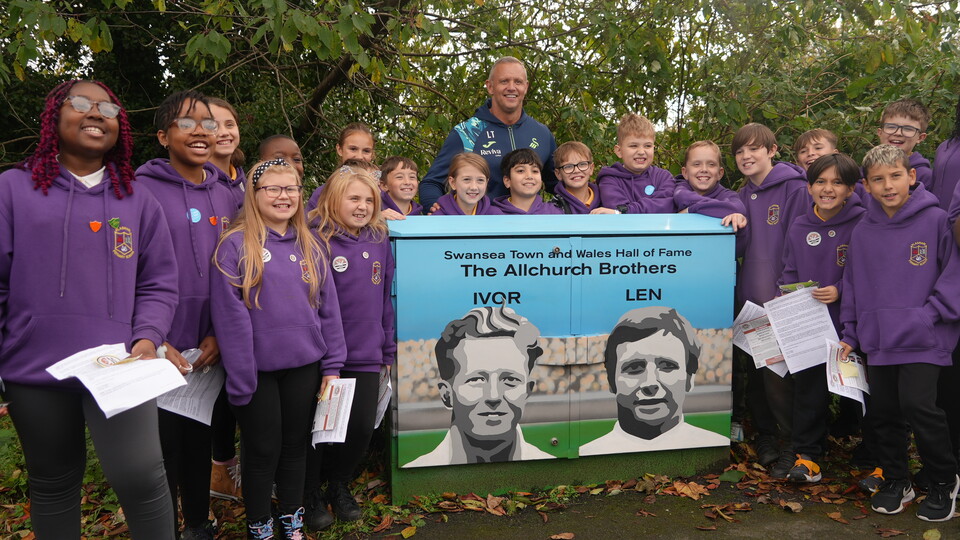 Ivor and Len Allchurch unveiling