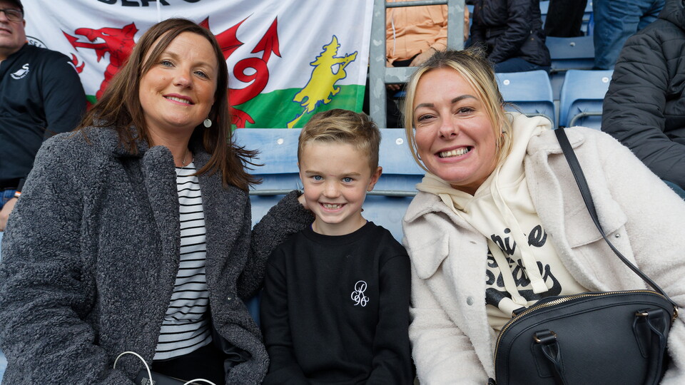 Fan Gallery | Oxford v Swans