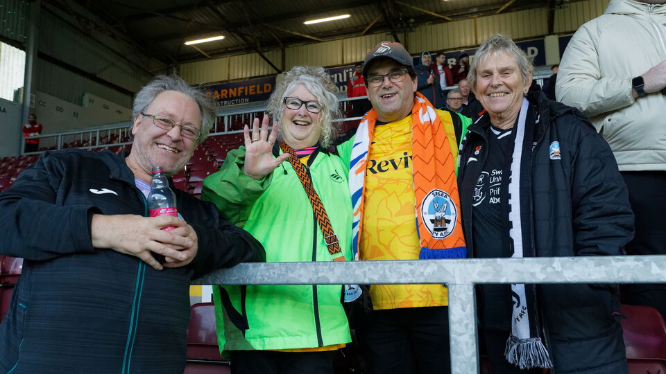 Fan Gallery | Burnley v Swans