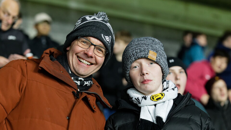 Fan Gallery | Derby v Swans