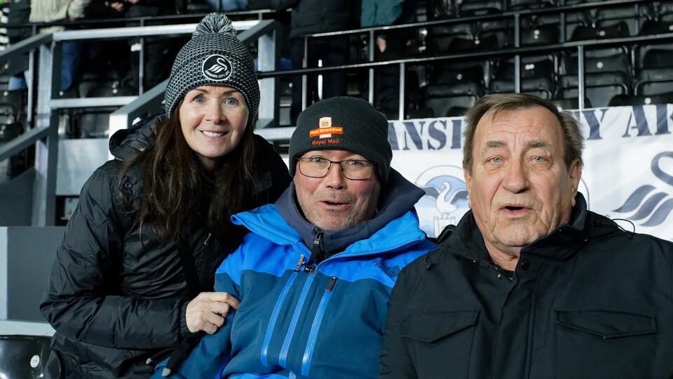 Fan Gallery | Derby v Swans
