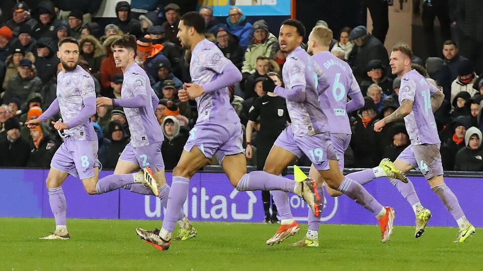 Gallery | Luton Town V Swansea City