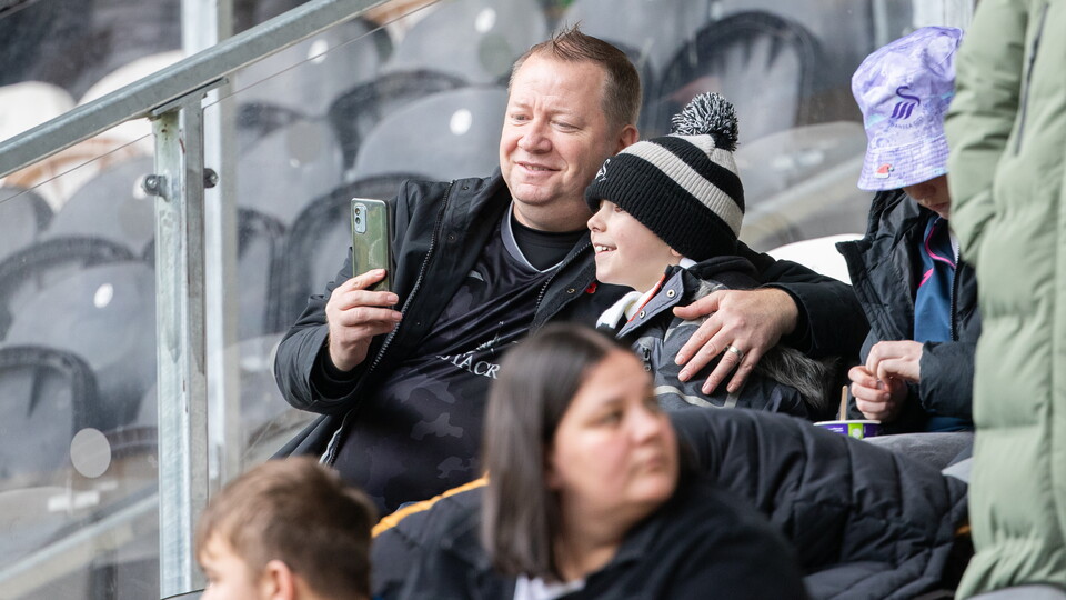 Fan Gallery | Hull v Swans