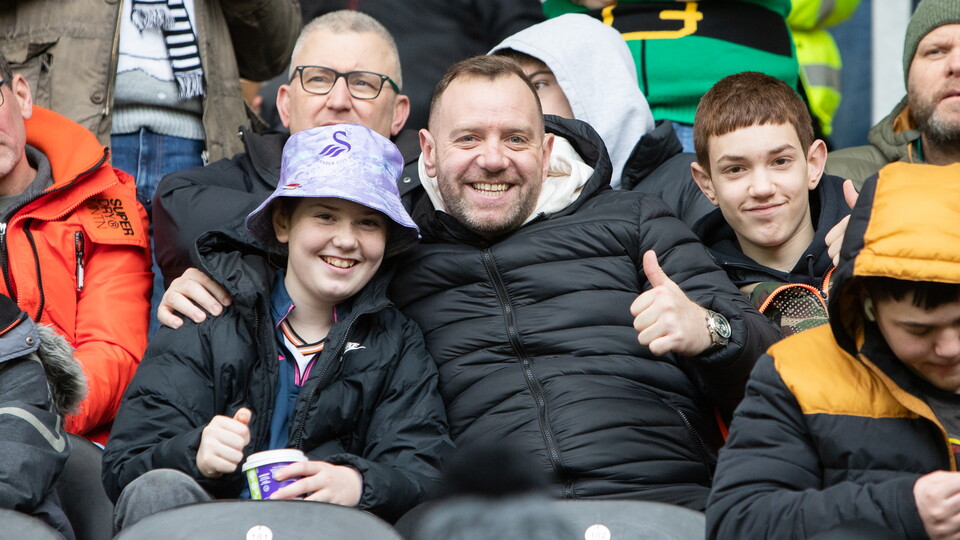 Fan Gallery | Hull v Swans