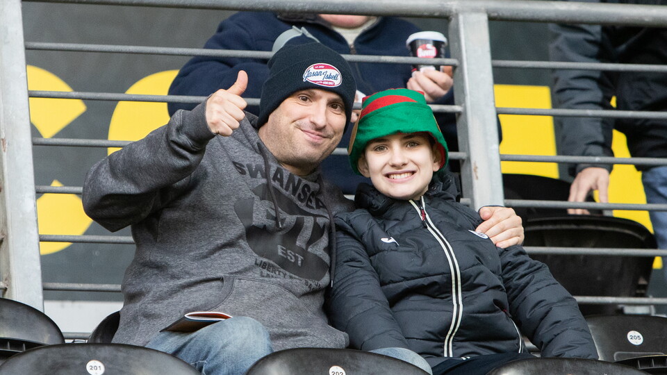 Fan Gallery | Hull v Swans