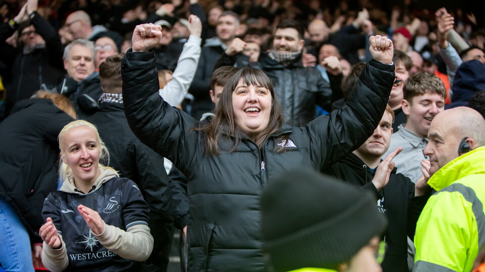 Fan Gallery | Bristol City v Swans