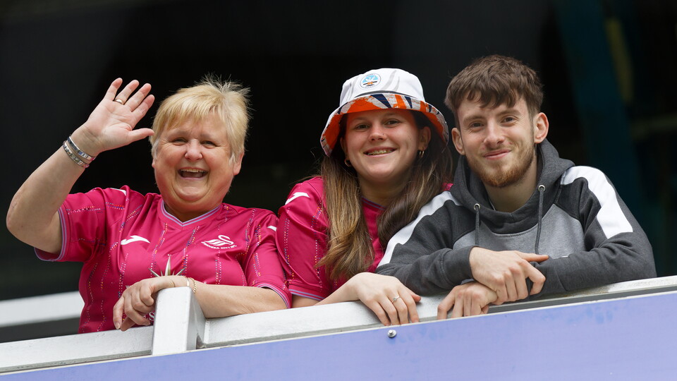 Fan Gallery | QPR vs Swans