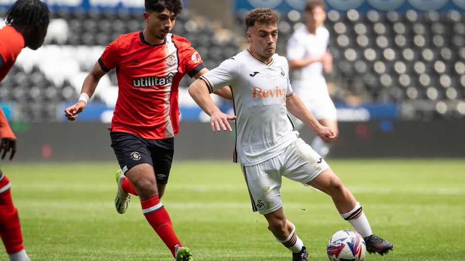 Gallery Swans U17s v Luton Town U17s