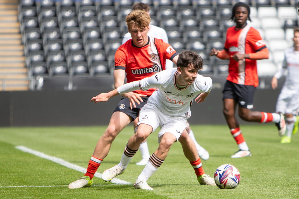 Gallery Swans U17s v Luton Town U17s