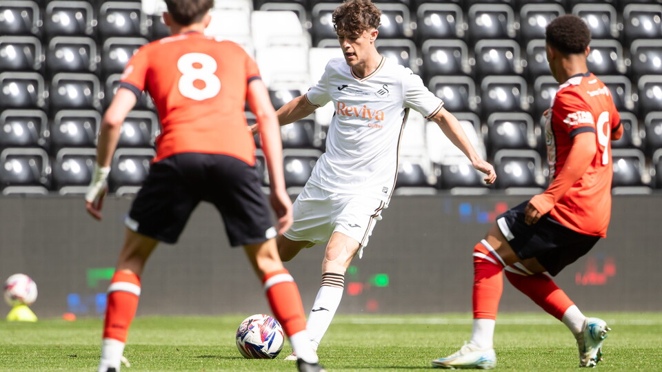 Gallery Swans v Luton U17