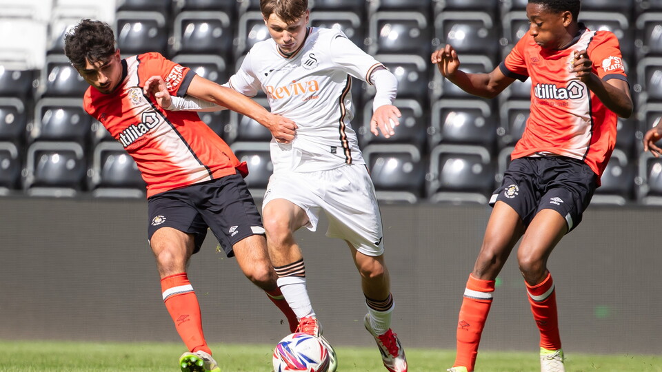 Gallery Swans v Luton U17
