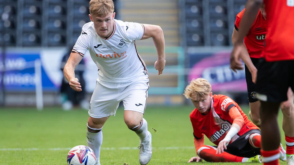 Gallery Swans v Luton U17