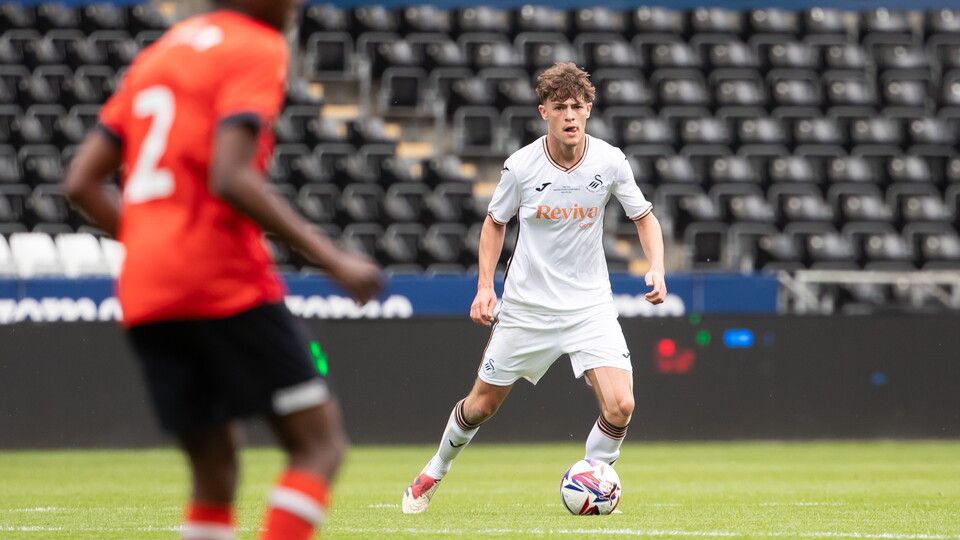 Gallery Swans v Luton U17
