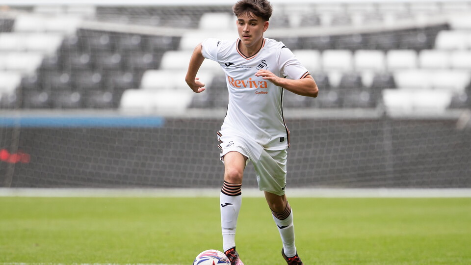 Gallery Swans v Luton U17